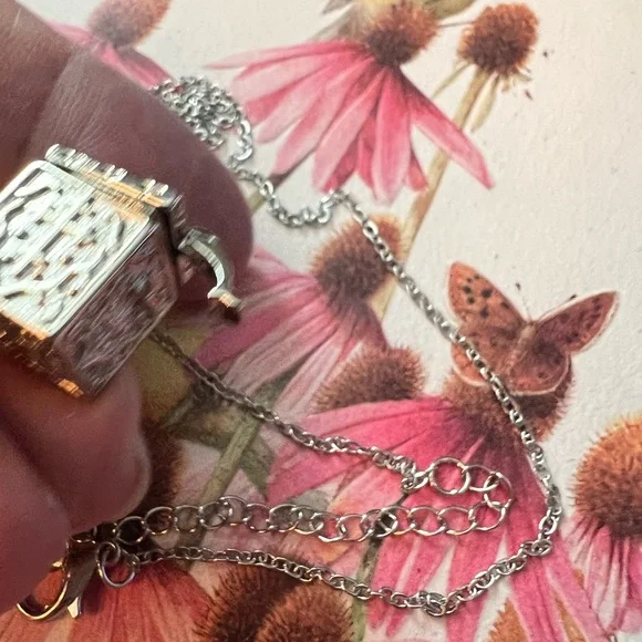 NEW Carved Openable Magic Box Pendant Necklace - Picture 5 of 12